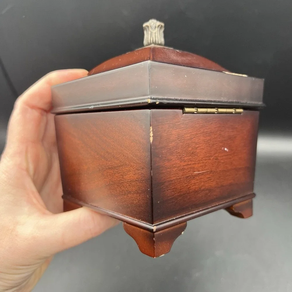 Vintage Bombay Company Musical Jewelry Ring Box Mahogany Wood Green Velvet Lined